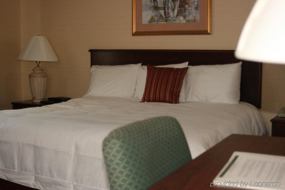 Maron Hotel & Suites Danbury Room photo