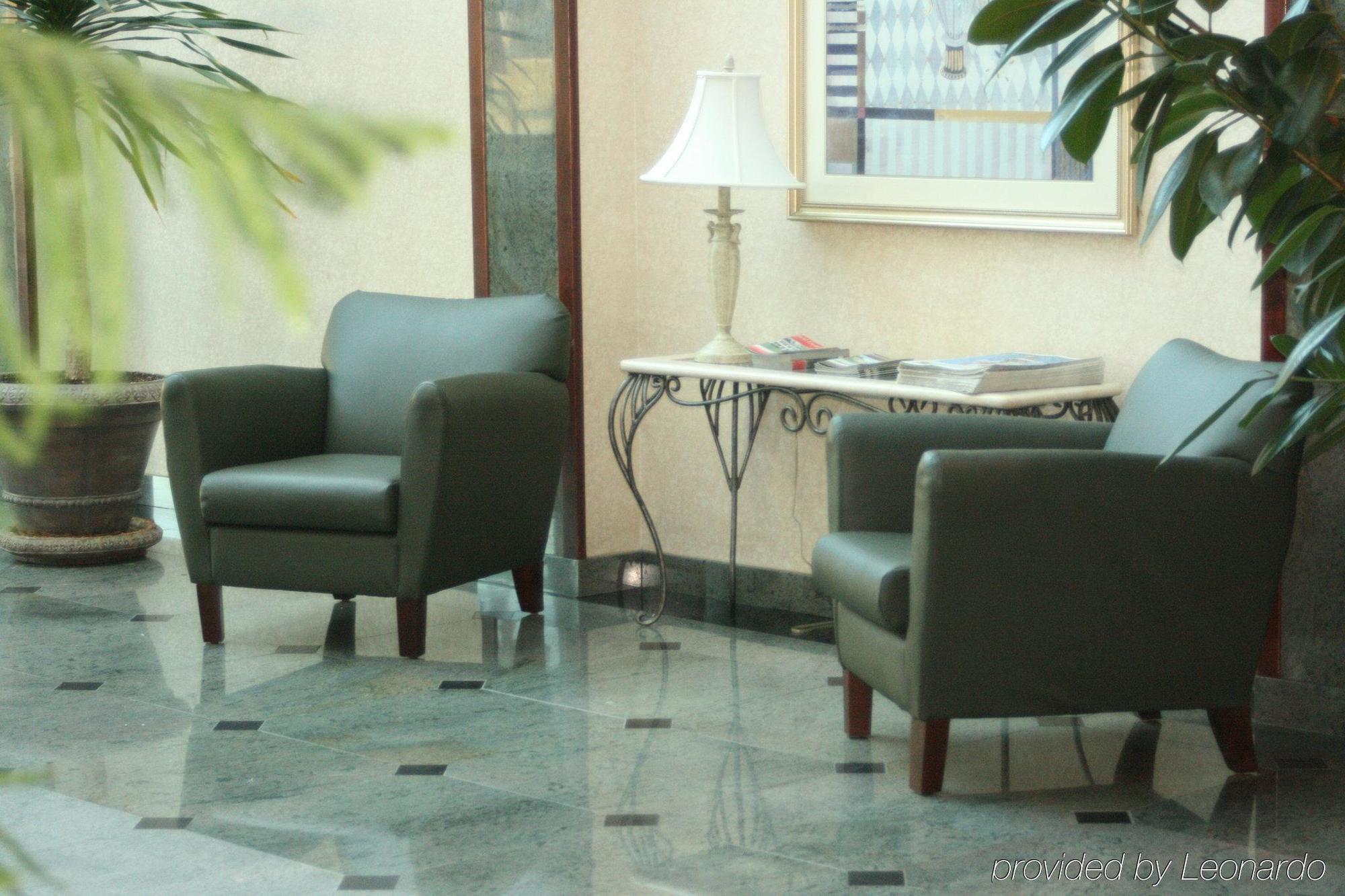 Maron Hotel & Suites Danbury Interior photo